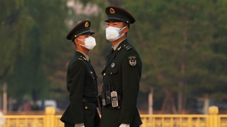 À Pékin, en état d’alerte élevé face à la propagation du virus, les contacts étroits des personnes infectées sont surveillés