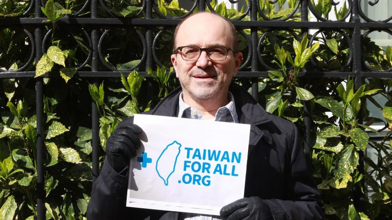 Le sénateur André Gattolin, initiateur de la pétition Taiwan For All, à Paris, le 2 avril 2020. (David Vives/Epoch Times)