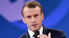 Emmanuel Macron « assume totalement » le maintien des municipales et ses choix sur les masques