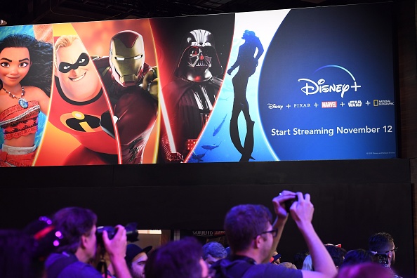 -Disney lance aujourd’hui 7 Avril 2020 son service de streaming en France. Photo de Robyn Beck / AFP via Getty Images.