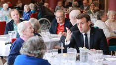 Emmanuel Macron entrouvre la porte pour les visites dans les Ehpad