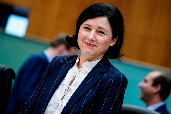 Vera Jourova, la commissaire tchèque en charge des valeurs et de la transparence au sein de la Commission européenne. (Photo : KENZO TRIBOUILLARD/AFP via Getty Images)