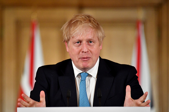 -Le Premier ministre britannique Boris Johnson est sorti de l'hôpital pour poursuivre sa convalescence à Chequers, en Angleterre. Photo de Leon Neal - WPA Pool / Getty Images.