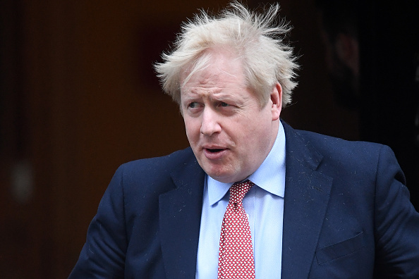 Le Premier ministre Boris Johnson quitte le 10 Downing Street le 25 mars 2020 à Londres, en Angleterre. (Photo : Peter Summers/Getty Images)