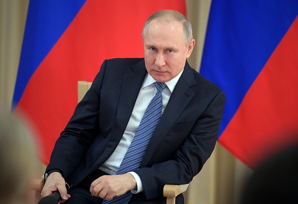 -Vladimir Poutine souhaite un prompt rétablissement à Boris Johnson. Photo par Alexey DRUZHININ / SPUTNIK / AFP via Getty Images.