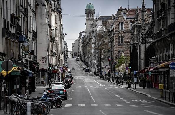 Rues de Paris désertées. (Photo : STEPHANE DE SAKUTIN/AFP via Getty Images)