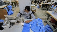 Coronavirus: face aux craintes, des usines se lancent dans les masques « made in Gaza »