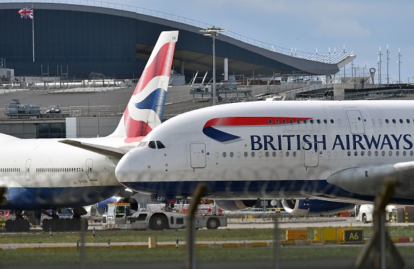 Actuellement British Airways n'opère plus qu'une poignée de vols à partir de l'aéroport londonien d'Heathrow, contre plus de 300 par jour en moyenne en temps normal. (Photo : BEN STANSALL/AFP via Getty Images)