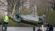 Prague déboulonne la statue d’un maréchal soviétique controversé
