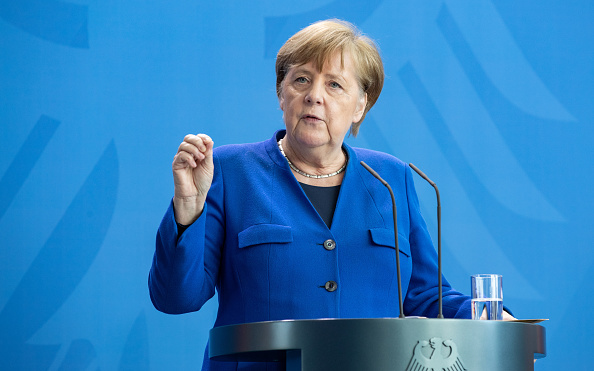 La chancelière allemande Angela Merkel s'adresse aux médias à la suite d'une réunion du cabinet de crise du gouvernement le 20 avril 2020 à Berlin, en Allemagne. (Photo : Andreas Gora - Pool/Getty Images)