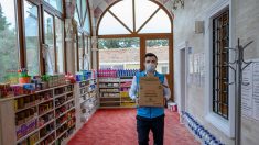 Coronavirus: une mosquée d’Istanbul devient une supérette gratuite
