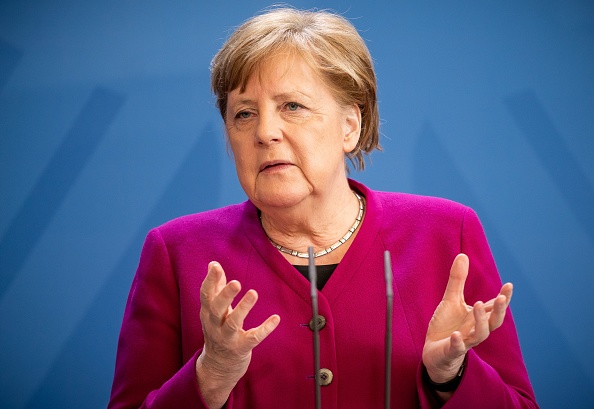-La chancelière allemande Angela Merkel s'adresse en conférence de presse à la Chancellerie de Berlin le 23 avril 2020. Photo de Michael Kappeler / POOL / AFP via Getty Images.