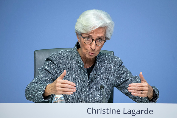 La BCE s'est dit "prête" jeudi à renforcer le programme d'urgence déjà mis en oeuvre et même à le prolonger au-delà de la fin 2020. Sa présidente, Christine Lagarde, a une nouvelle fois réitéré son appel à une "action commune" dans la zone euro, qui "montre de la solidarité envers les plus affectés par la crise". (Photo : Thomas Lohnes/Getty Images)