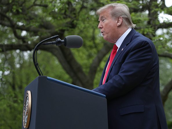 Le président américain Donald Trump prend la parole lors du briefing quotidien du groupe de travail sur le coronavirus de la Maison Blanche, au Rose Garden à la Maison Blanche le 14 avril 2020 à Washington, DC. (Photo : Alex Wong/Getty Images)