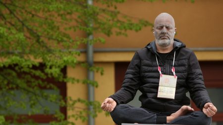 « Antidote » à la frénésie, la méditation séduit les confinés