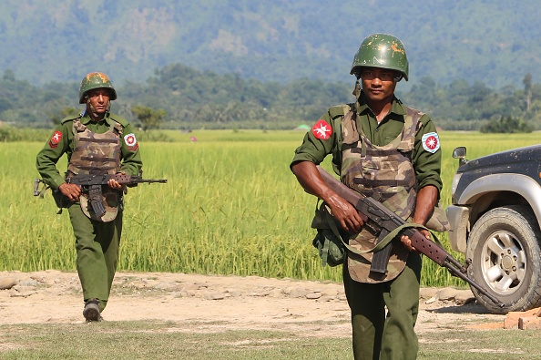 En Birmanie les violences continuent,  la communauté internationale a lancé un appel à un cessez-le-feu. Photo STR / AFP via Getty Images.