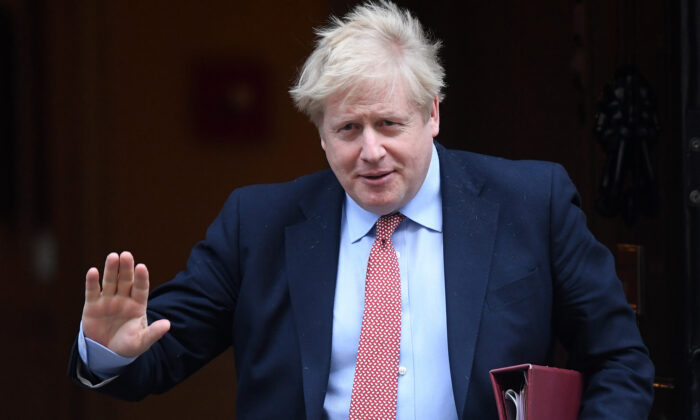 Le Premier ministre Boris Johnson quitte le 10 Downing Street pour les LF de Londres, en Angleterre, le 25 mars 2020. (Peter Summers/Getty Images)