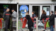 Lyon : empêché de doubler dans la file d’attente du supermarché, il revient avec sept amis pour tout casser