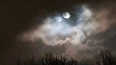À l’approche de la pleine lune, une femme capture « l’œil de la tempête », une expérience unique dans sa vie
