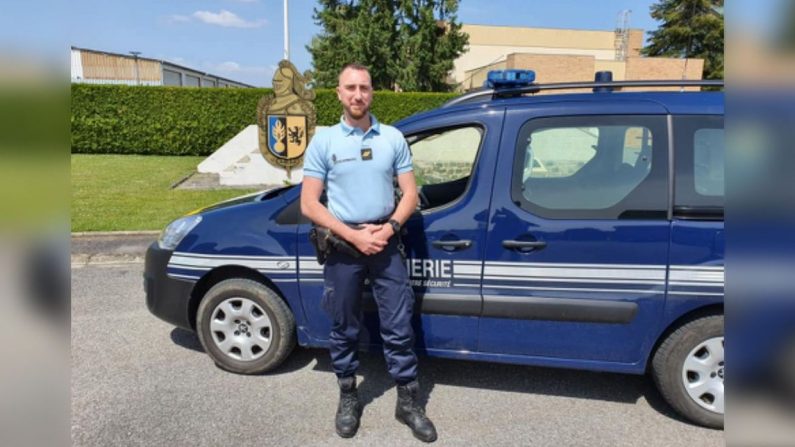 Le maréchal des logis chef Richard L. est parvenu à extraire l'aliment coincé au fond de la gorge de la fillette. Crédit : Gendarmerie nationale de la Somme. 