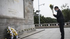 La police chinoise menace le fils d’une victime du virus pour qu’il ne construise pas de mémorial