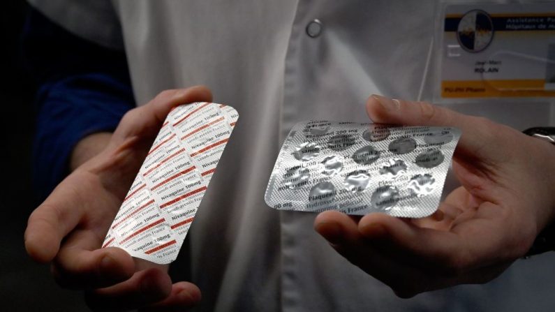 Plaquettes de Nivaquine et de Plaqueril, ce dernier médicament contenant de l'hydroxychloroquine (GERARD JULIEN/AFP via Getty Images)