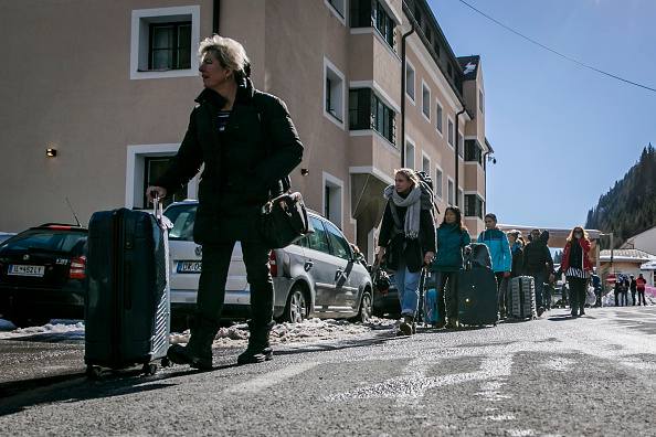 -Le chancelier autrichien Sebastian Kurz a annoncé que l'Autriche refusait les personnes arrivant d'Italie, à l'exception de celles détenant un certificat médical. Photo par Jan Hetfleisch / Getty Images.