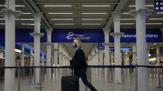Pas de quarantaine « à ce stade » pour les voyageurs en provenance de France vers le Royaume-Uni