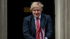 Critiqué, Boris Johnson détaille son plan de déconfinement en trois étapes