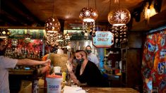 Au Texas, les bars prennent toutes les précautions pour accueillir leurs clients