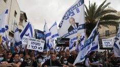 Israël: Netanyahu dit se présenter la « tête haute » à son procès pour corruption