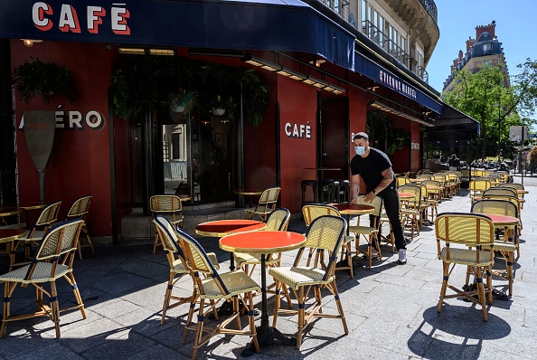 Les bars, cafés et restaurants en France  sont autorisés à rouvrir le 2 juin 2020 avec des règles sanitaires strictes.   (Photo : BERTRAND GUAY/AFP via Getty Images)
