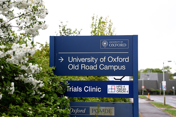 L'université d'Oxford a conclu fin avril un accord avec le laboratoire pharmaceutique britannique AstraZeneca concernant la fabrication et la distribution du vaccin. Photo : Getty Images)