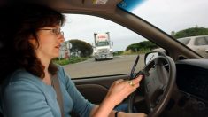 Téléphone au volant : le permis de conduire automatiquement retenu en cas de double infraction