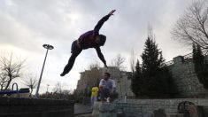 En Iran, un adepte de Parkour arrêté après un baiser sur un toit