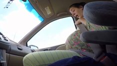 Une femme enceinte donne naissance à un bébé de 4,6 kg dans une voiture (Vidéo)