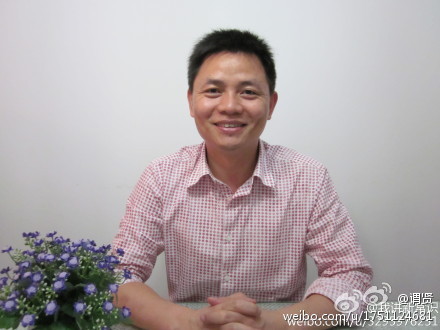 L'enseignement et la rédaction d'articles sur des concepts politiques occidentaux tels que le constitutionnalisme ont entraîné le licenciement du professeur de Shanghai Zhang Xuezhong en août 2012. (Weibo.com) 
