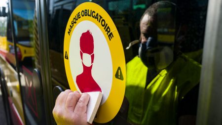 Haute-Garonne : une femme de 74 ans lui demande de remettre son masque dans le bus, il lui crache au visage