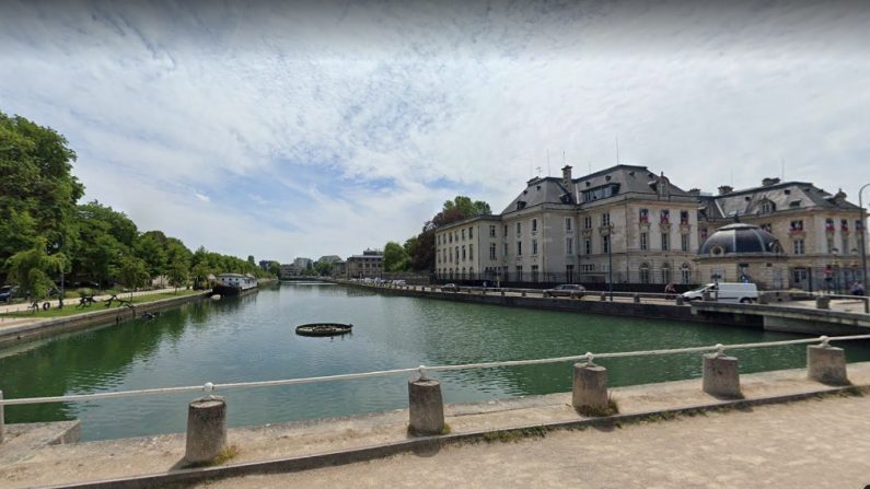 Vue du bassin de la préfecture de Troyes. Crédit : Google Maps. 