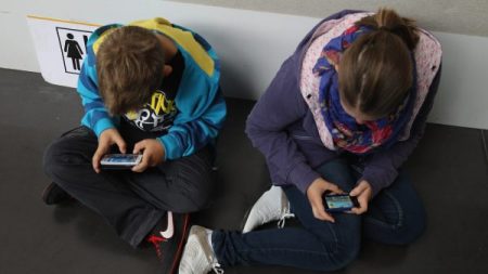 «Bonjour maman, papa, mon téléphone est cassé»: les autorités alertent sur des SMS frauduleux