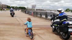 Bordeaux : un enfant de 4 ans perdu à vélo, ramené sous escorte de la police jusqu’à ses parents