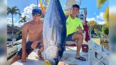 Des pêcheurs d’Hawaï capturent 100 kilos de thon et en font don aux travailleurs de la santé