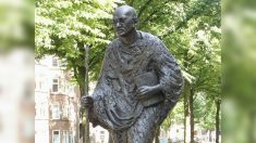 Amsterdam: la statue de Gandhi vandalisée par des militants antiracistes