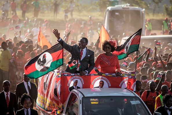 -Le chef du Parti du Congrès de l'Opposition du Malawi, Lazarus Chakwera, a été élu président du Malawi. Photo de GIANLUIGI GUERCIA / AFP via Getty Images.