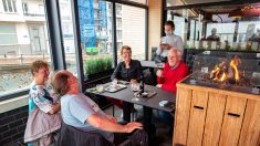 Santé ! Les Belges trinquent à nouveau dans les cafés