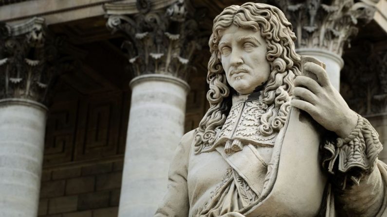 La statue de Jean-Baptiste Colbert devant l'Assemblée nationale (JOEL SAGET/AFP via Getty Images)