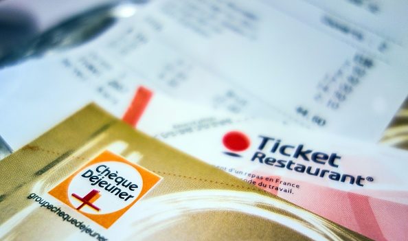 Titres-restaurant : leur usage en supermarché maintenu au-delà de 2027, malgré l’opposition des restaurateurs