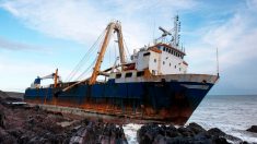 Un « vaisseau fantôme » de 77 mètres de long s’échoue sur la côte irlandaise, ses propriétaires demeurent introuvables