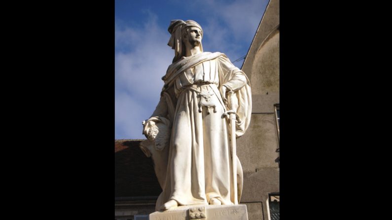 La statue de Jacques Cœur à Bourges a été taguée (Wikimedia/KoS/Domaine publique)