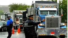 [États-Unis] Les camionneurs pourraient refuser de livrer leurs marchandises si la police était démantelée